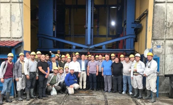 Mutlu, Armutçuk’ta aşure ikram etti