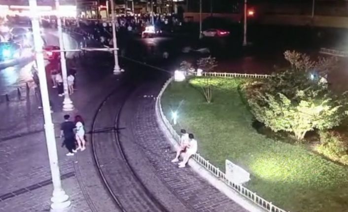 (Özel) Taksim’de gece kulübünde silahlı saldırı kamerada: Güven timleri suçüstü yakaladı