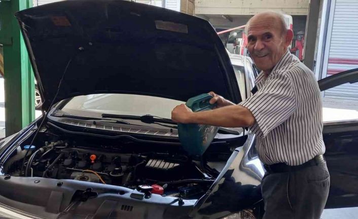 Para için değil, sağlığını korumak ve alzheimere yakalanmamak için çalışıyor