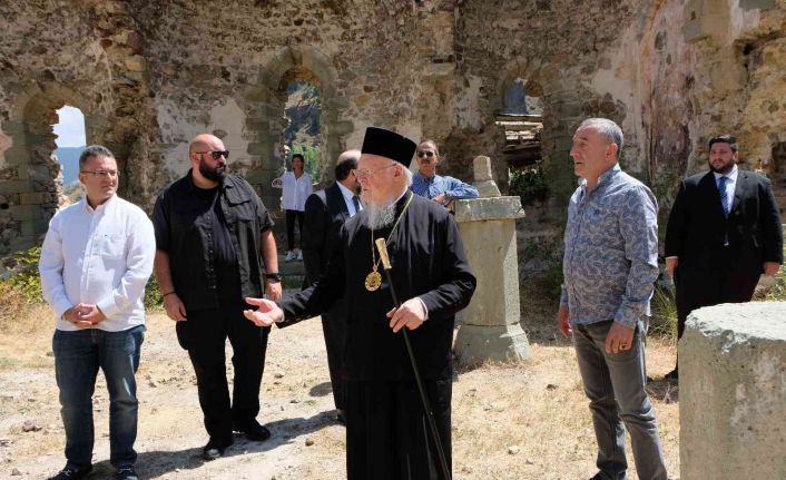 Patrik Bartholomeos Gümüşhane’nin tarihi Süleymaniye mahallesine ziyarette bulundu