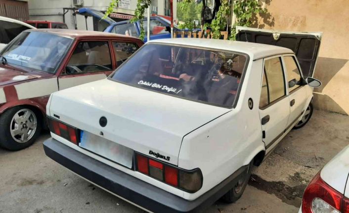 Pendik’te yolu trafiğe kapatıp asker eğlencesi yapan şahıslara para cezası