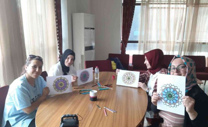 Sincanlı hanımlar mandala ile stres atıyor