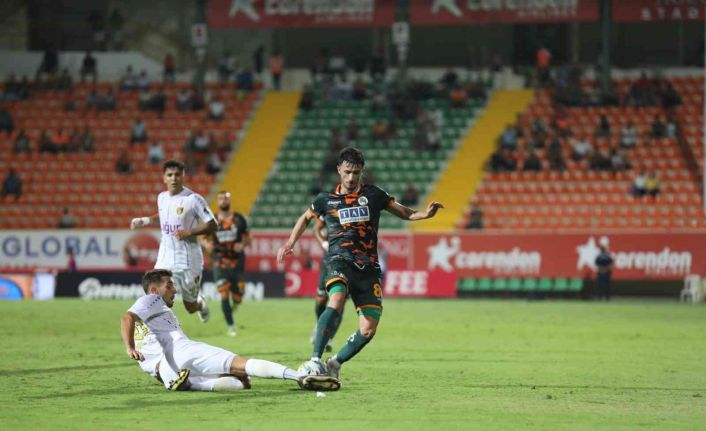 Spor Toto Süper Lig: Corendon Alanyaspor: 0 - İstanbulspor: 0 (İlk yarı)