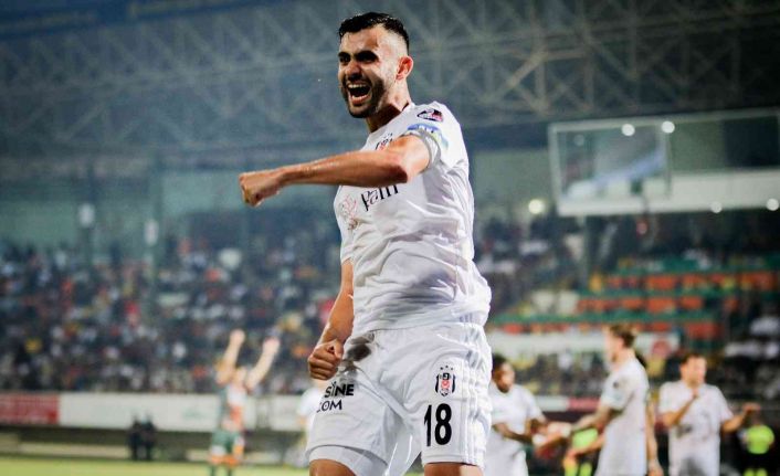 Spor Toto Süper Lig: Corendon Alanyaspor: 1 - Beşiktaş: 3 (İlk yarı)