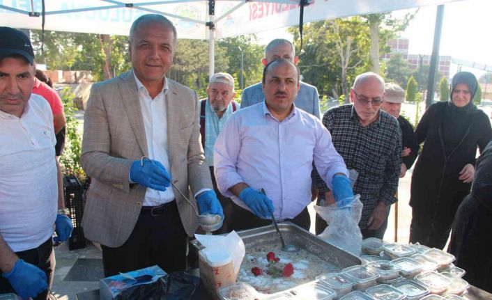Suluova huzurevinden vatandaşlara aşure ikramı