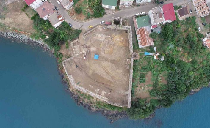 Tarihi bin 100’lü yıllara dayanan Akçakale Kalesi’nde kazı çalışmalarında sona gelindi