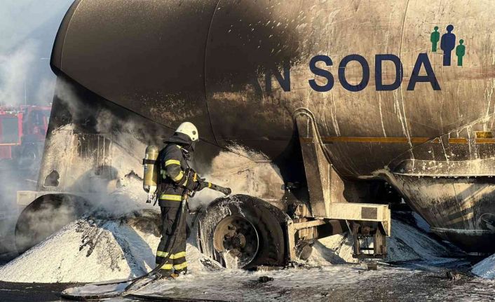 TEM Bolu Dağı’nda çarpışan 2 tır alev alev yandı: 2 yaralı