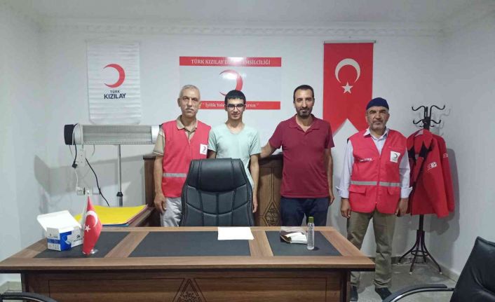 Türk Kızılay Dicle ilçe şubesinden başarılı öğrencilere burs