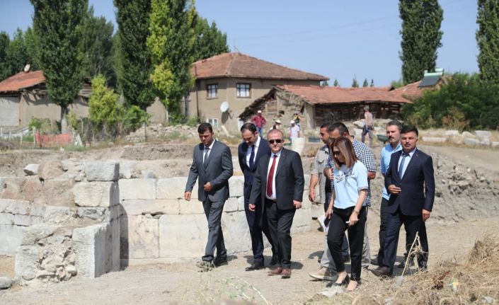 Vali Hatipoğlu  Antik Kentini ziyaret etti