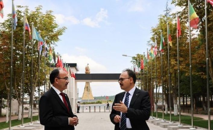 Vali Kızılkaya bu yıl öğrencileriyle buluşacak Tıp Fakültesi’ni ziyaret etti