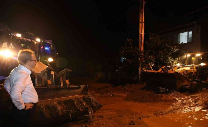 Vali Kızılkaya yağıştan ev ve iş yerlerini su basan vatandaşları yalnız bırakmadı