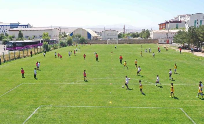 Van Büyükşehir Belediyesinin yaz okulları sona erdi