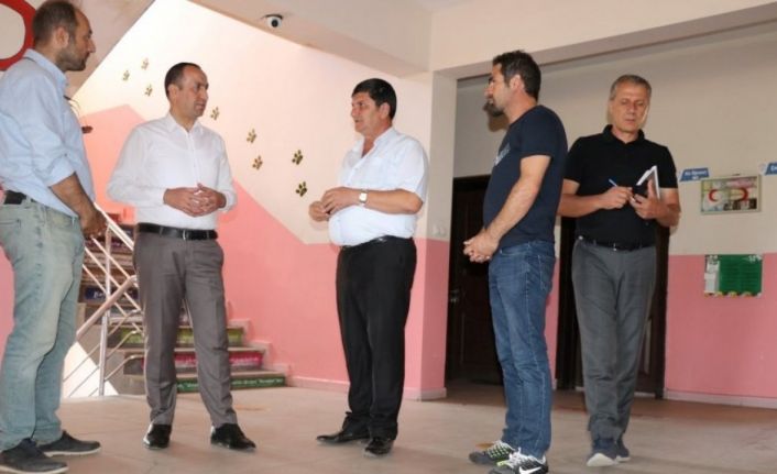 Yücel, Karlıova ilçesindeki okulları inceledi