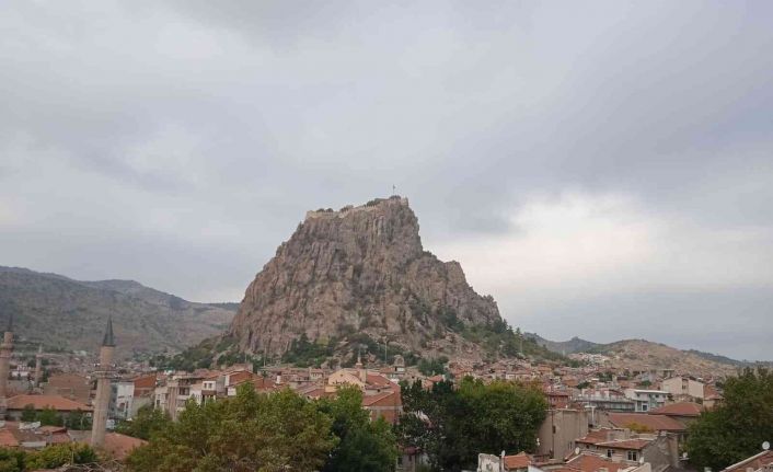 Afyonkarahisar yeni haftaya serin bir havayla başladı