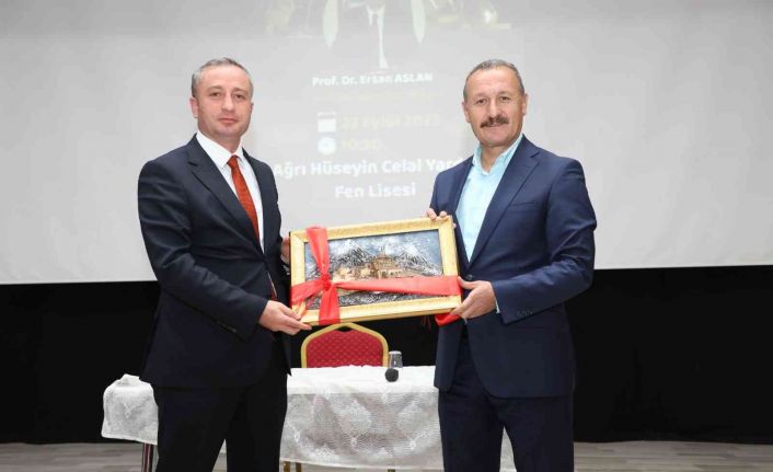 Ağrı’da lise öğrencilerine yönelik “Fuat Sezgin ve İslam Bilimler Tarihi” adlı konferans verildi