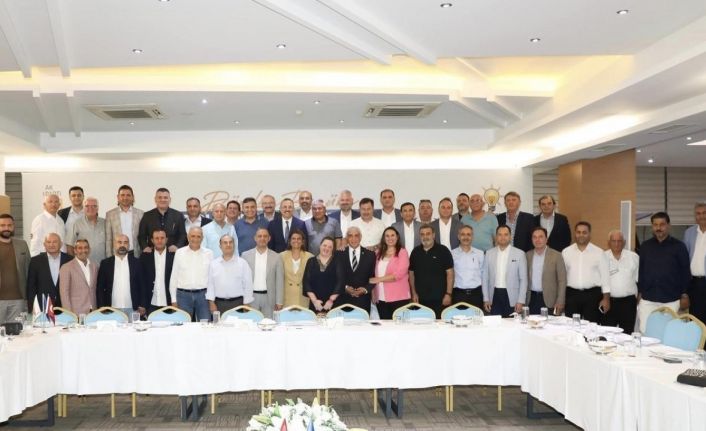 AK Parti İzmir’de, önceki dönem belediye başkan adaylarıyla beyin fırtınası