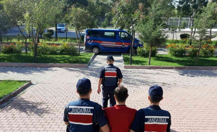 Aksaray’da 6 yıl hapis cezası olan uyuşturucu tacirini jandarma yakaladı