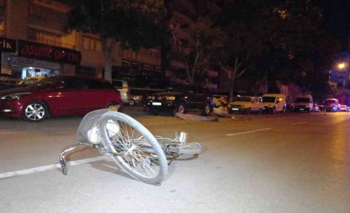 Alkollü sürücü bisikletlinin ölümüne neden oldu, 7 araca çarptı, kazayı fark etmedi