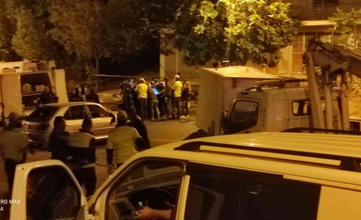 Ankara’da park halindeki araçlara çarptıktan sonra devrilen kamyonetin sürücüsü hayatını kaybetti