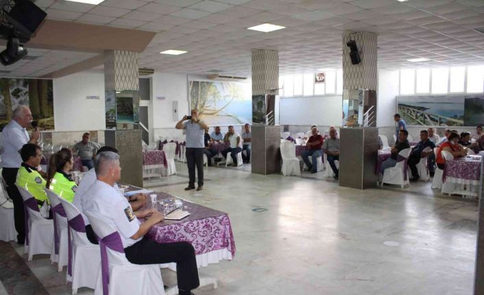 Aydın’da servis şoförleri ve rehber personellere trafik eğitimi verildi