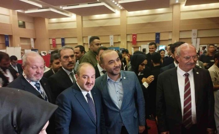 Bakan Varank: “Şu ortamı görseler yakaladığımız başarıda şaşılacak bir durum olmadığını anlayabilirler”