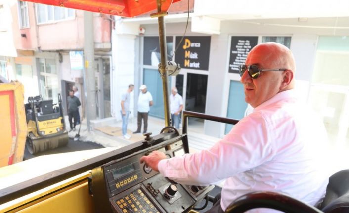 Başkan Bıyık asfalt makinesine bindi, ortaya bu kareler çıktı