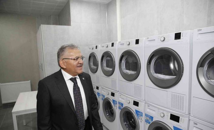 Başkan Büyükkılıç: “Siz dersinize çalışın, biz çamaşırlarınızı yıkayalım”