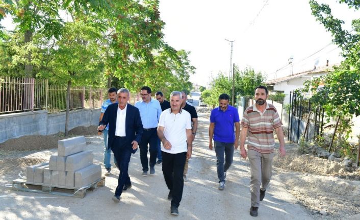 Başkan Çınar, kaldırım ve yol yenileme hizmetlerini inceledi