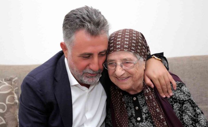 Başkan Sandal mahalle gezilerini sürdürüyor