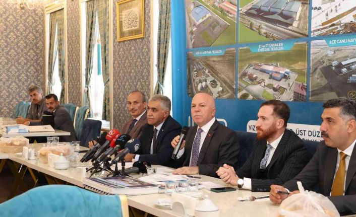 Başkan Sekmen: “Ulaşımda yeni indirim tarifemiz öğrencilerimize, vatandaşlarımıza hayırlı ve uğurlu olsun”
