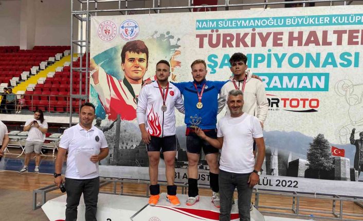 Belediye Başkanı Serhat Oğuz, 2 Türkiye Birinciliği, bir 3’üncülük elde eden sporcuları kutladı