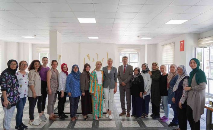 Bilecik’te kadınlar dikiş nakış kursunda bir araya geldi