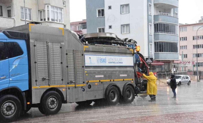Bilecik’te tıkanan kanalizasyon ve yağmur suyu hatları temizleniyor