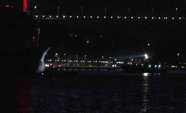 Boğaza demir atan kargo gemisi kurtarıldı, İstanbul Boğazı gemi trafiğine açıldı