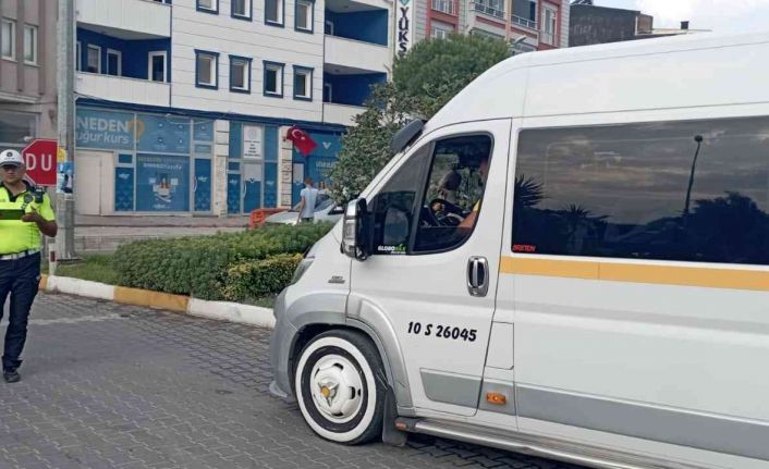 Burhaniye’de polis okul önlerinde denetimlerini artırdı