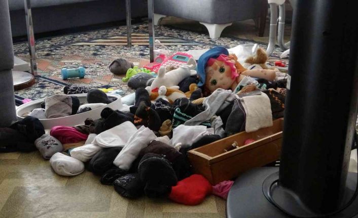 Bursa’da hırsızlar evde 4 gün boyunca yaşadı..Kapı girişlerine bıçak bırakarak kaçtılar