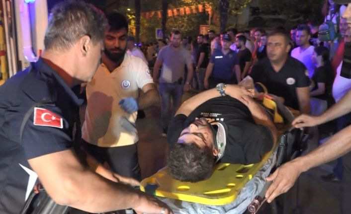 Bursa’da makas atan otomobil 2 araca çarpıp takla attı: 1’i ağır 2 kişi yaralandı