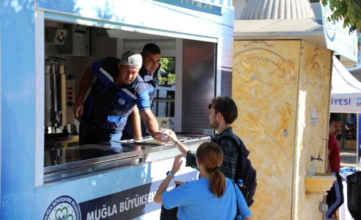 Büyükşehir, öğrencilere çorba dağıtımına başladı