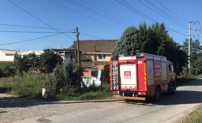 Çalışma yapan kepçe doğal gaz borusunu patlattı, bölgede panik oluştu