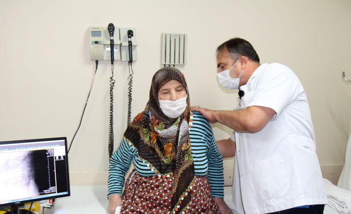 Çimento ve dondurma tedavisiyle bel kırığından kurtuldu