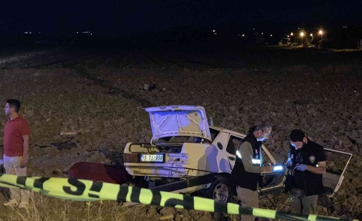 Çorum’da otomobil elektrik direğine çarptı: 1’i bebek 2 ölü, 3 yaralı