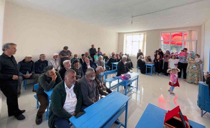 Demet Akalın’dan eğitime destek