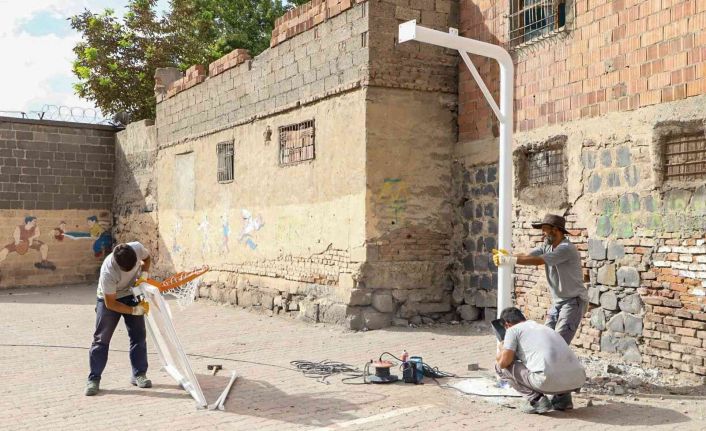 Diyarbakır’da çocukların fiziksel gelişimine katkı için okullara 400 pota inşa ediliyor