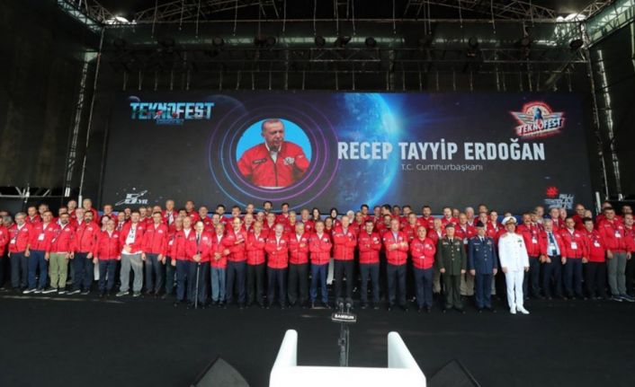 DPÜ Karanda İHA Takımı ödülünü Cumhurbaşkanı Erdoğan’dan aldı