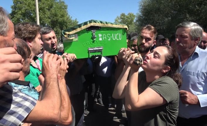 Düğünde maganda kurşunu ile ölen eşine son görev