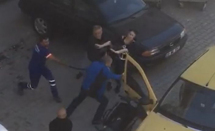 Edirne’de kavgaya motorla daldı, sopayla vurduğu adamı kanlar içinde bıraktı...O anlar kamerada