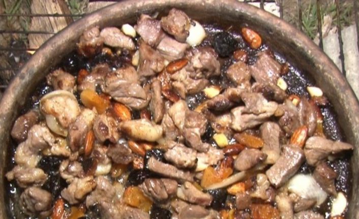 Edirne’de Osmanlı saray mutfağına ait yemek Meriç Nehri kıyısında yeniden yaşatıldı