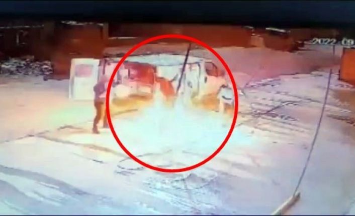 Elektrik tellerini hesaba katmadı, temizlik yaptığı fırça sapını kaldırınca olanlar oldu