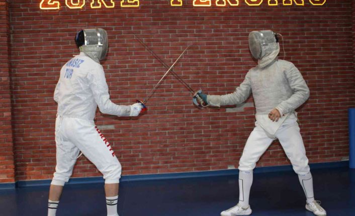 Genç yaşında elde ettiği başarılar ile eskrim sporunda adını tarihe yazdırıyor