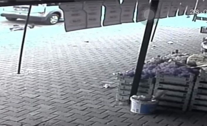 Geri geri gelen hafif ticari aracın çarptığı yaşlı adam hayatını kaybetti